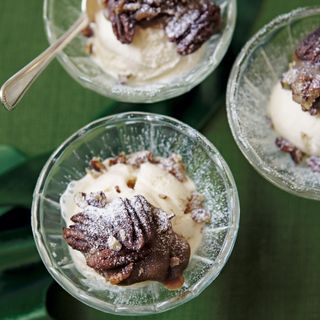 Ice Cream with Salted Caramel Sauce and Toasted Pecans