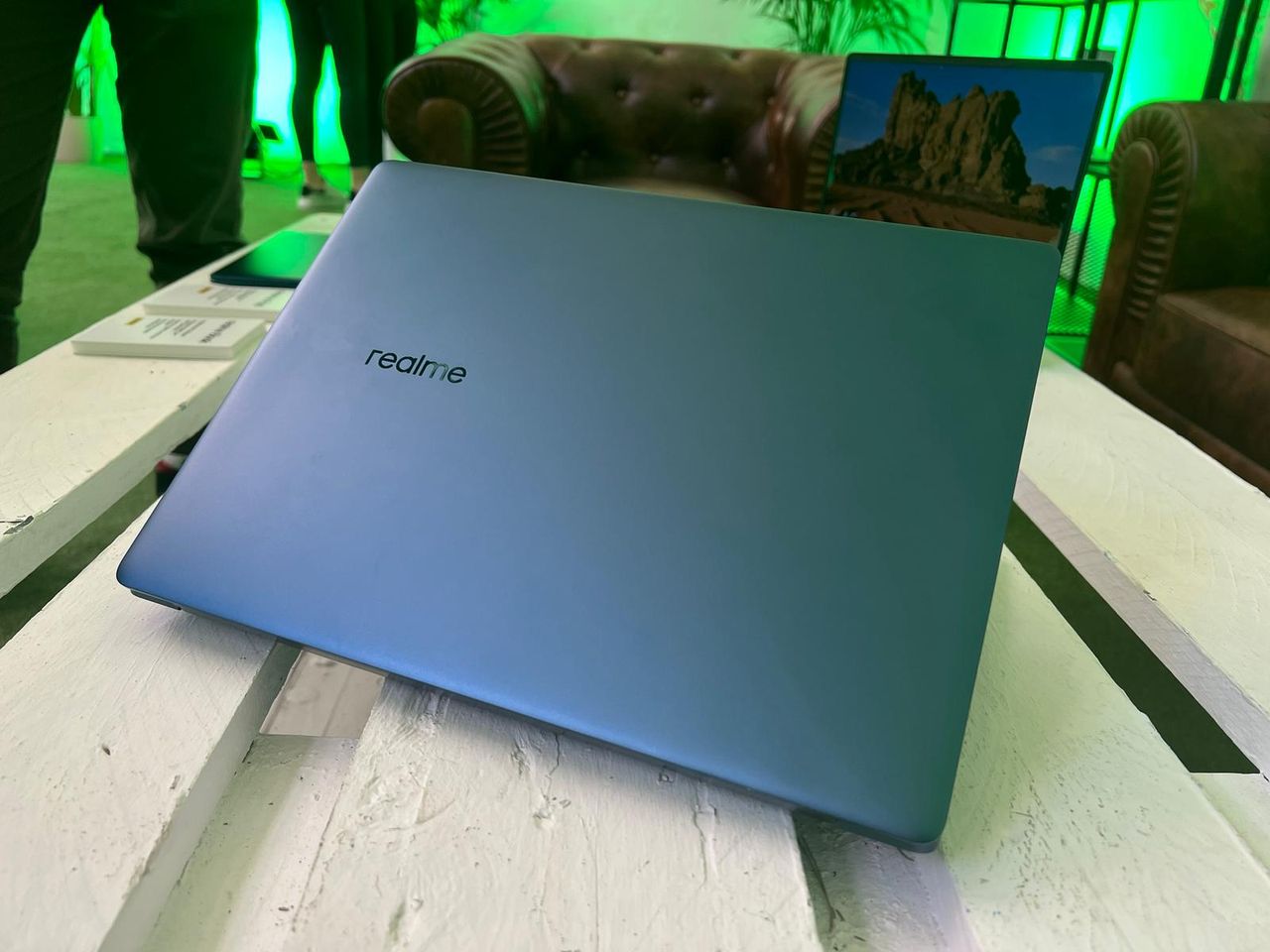 realme book