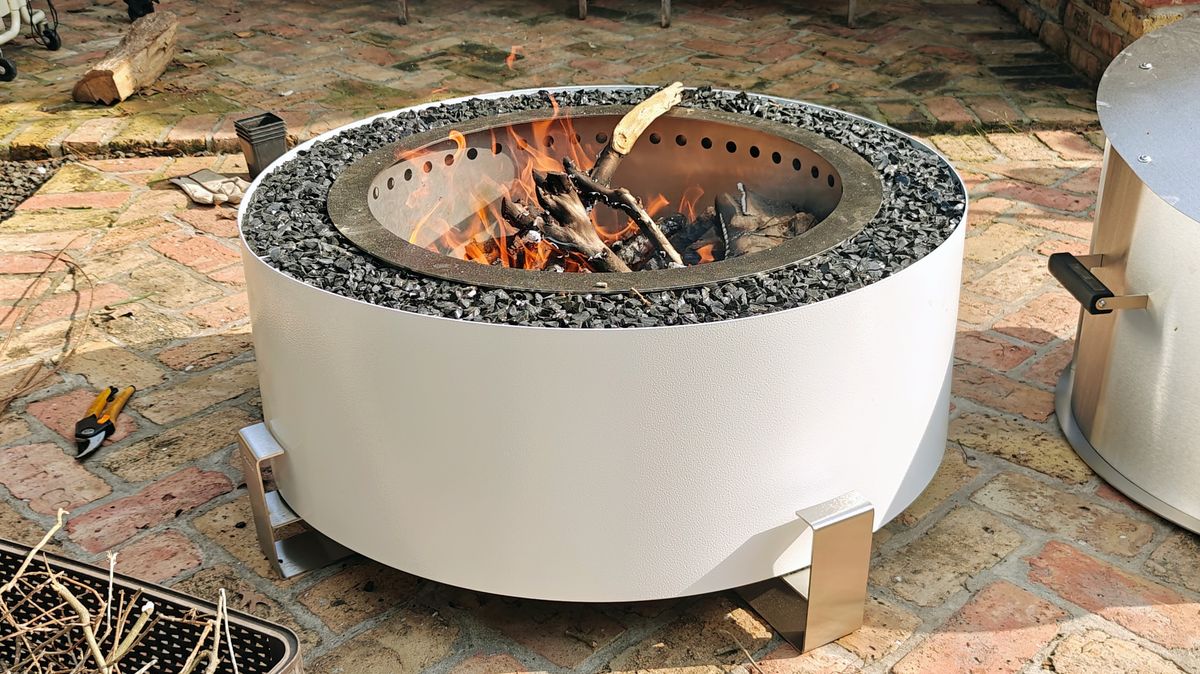 photo of the Breeo Luxeve Fire Pit lit in reviewer&#039;s backyard