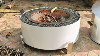 photo of the Breeo Luxeve Fire Pit lit in reviewer's backyard