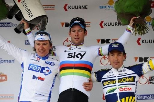 Mark Cavendish (Sky) beat Yauheni Hutarovich (FDJ-BigMat) and Kenny Van Hummel (Vacansoleil-DCM).