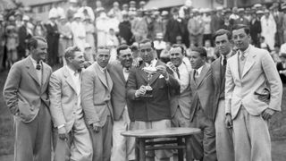 American Pro Golfers win Ryder Cup from Britain. Left to right; Al Waltrous, Bill Melhorn, Diegel Leo, F. Golden, Walter Hagen, Joe Pennoza, Gene Sarazen, Johnny Farrell, and Joe Turnesa