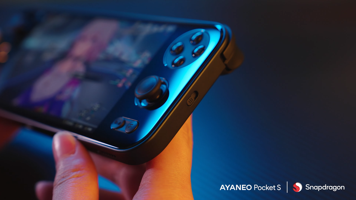 Ayaneo Pocket S in black side view