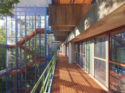 the sustainable architecture at Wellesley College interior by SOM, botanical gardens
