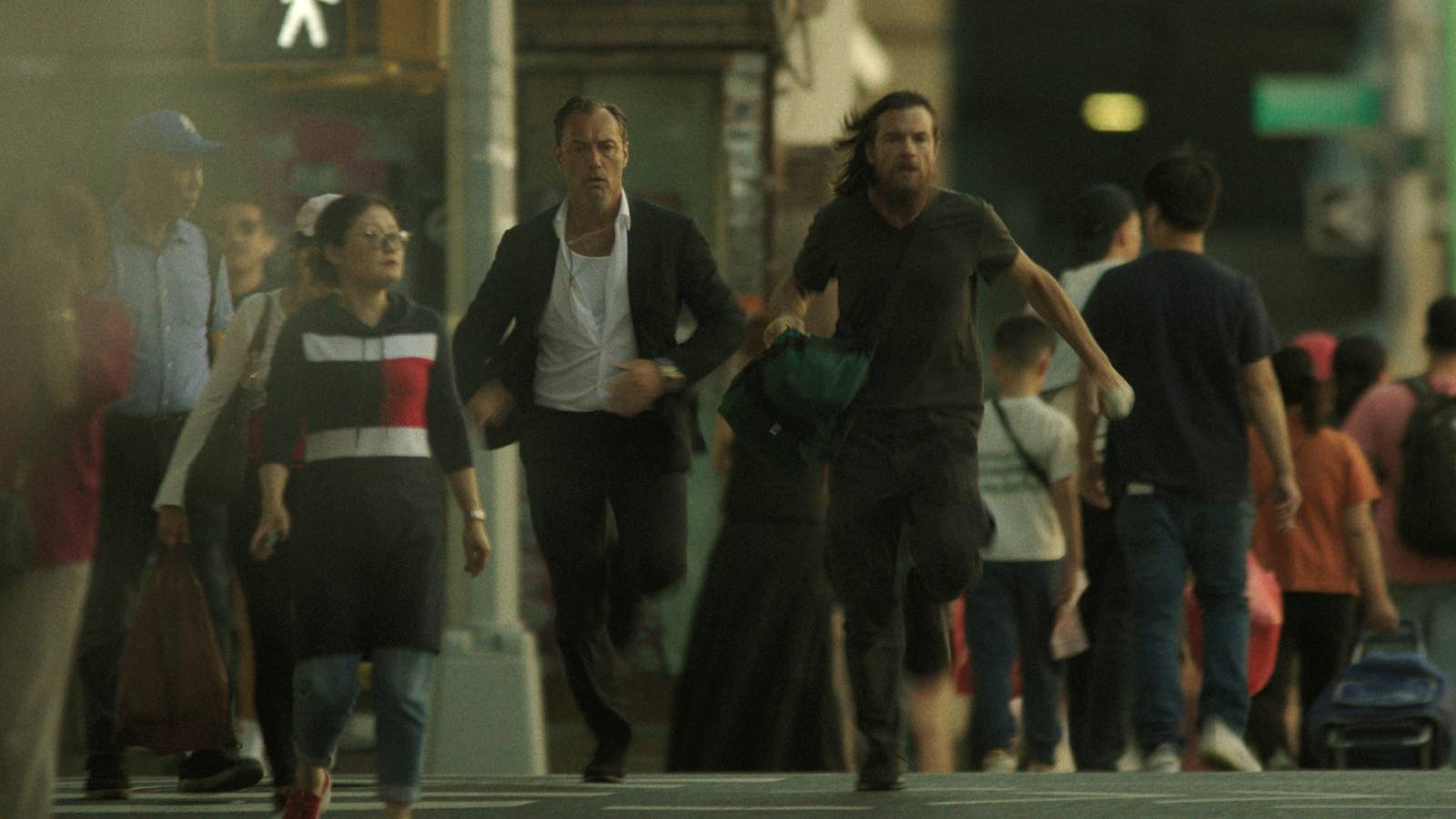 Jude Law and Jason Bateman in Netflix&#039;s Black Rabbit.