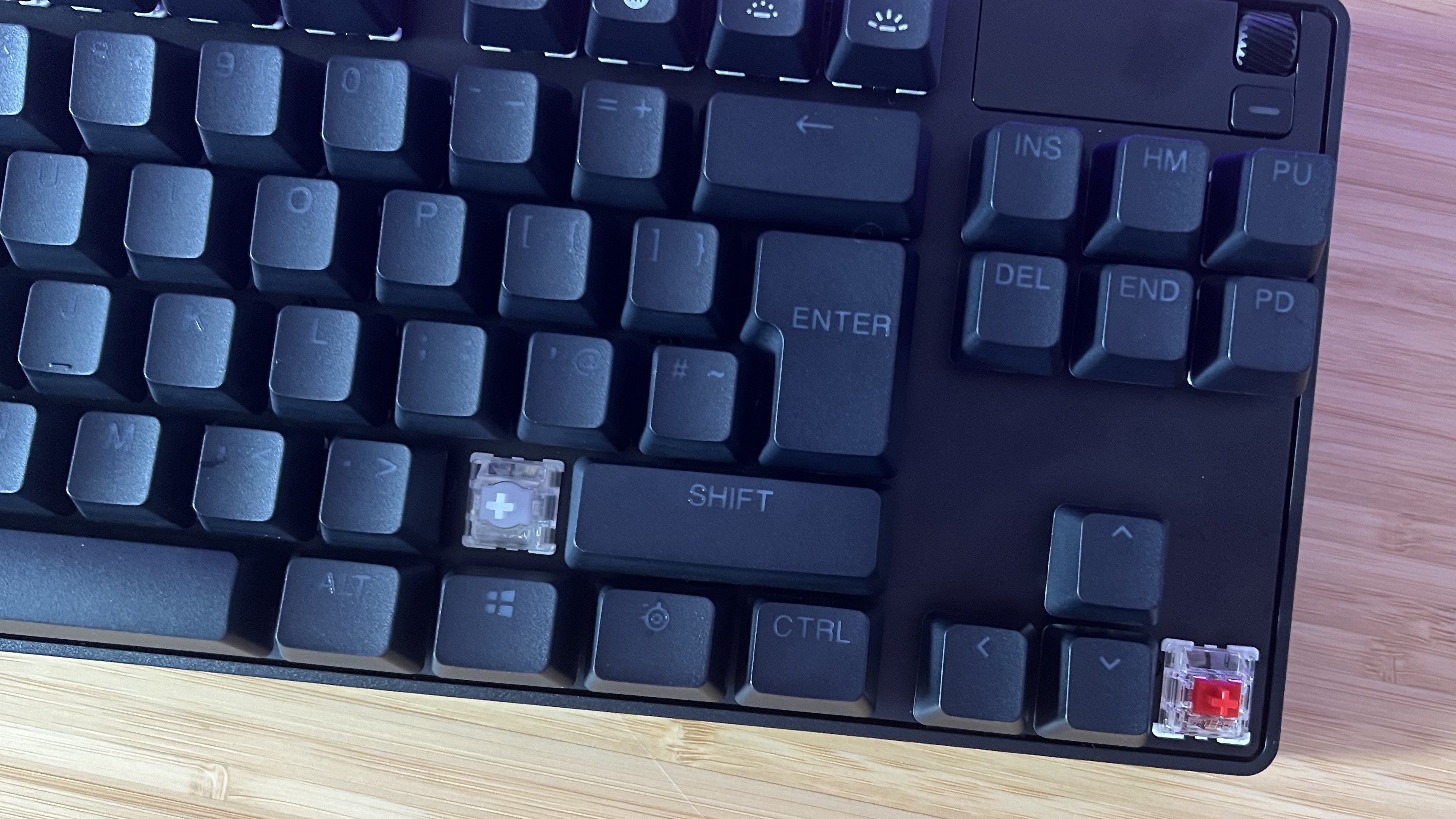 Hall effect and Gateron switches exposed on SteelSeries Apex Pro TKL Gen 3 keyboard