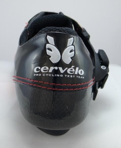 In addition to the Cervelo Pro Cycling Test Team name, the CTT1 includes the bike manufacturer&rsquo;s mirrored '&eacute;' symbol on the heel.