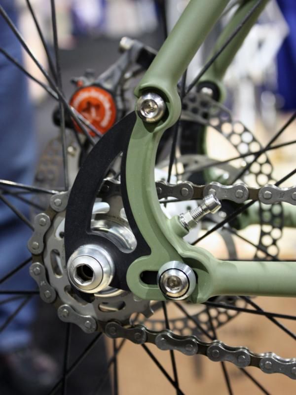 Neat pivoting dropouts complete the rear end.