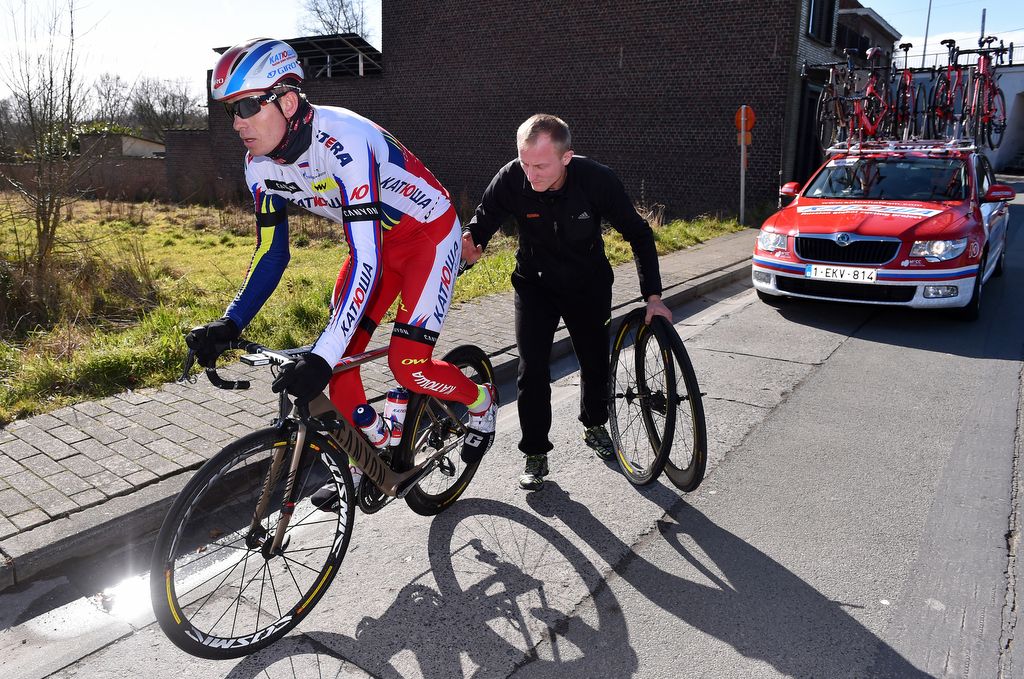 Alexander Kristoff (Katusha) after a rear wheel mechanical