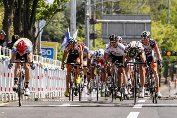 Alexander Serebrayakov (Team Type 1-Sanofi) and Maximiliano Richeze (Team Nippo) had a drag race to the finish.