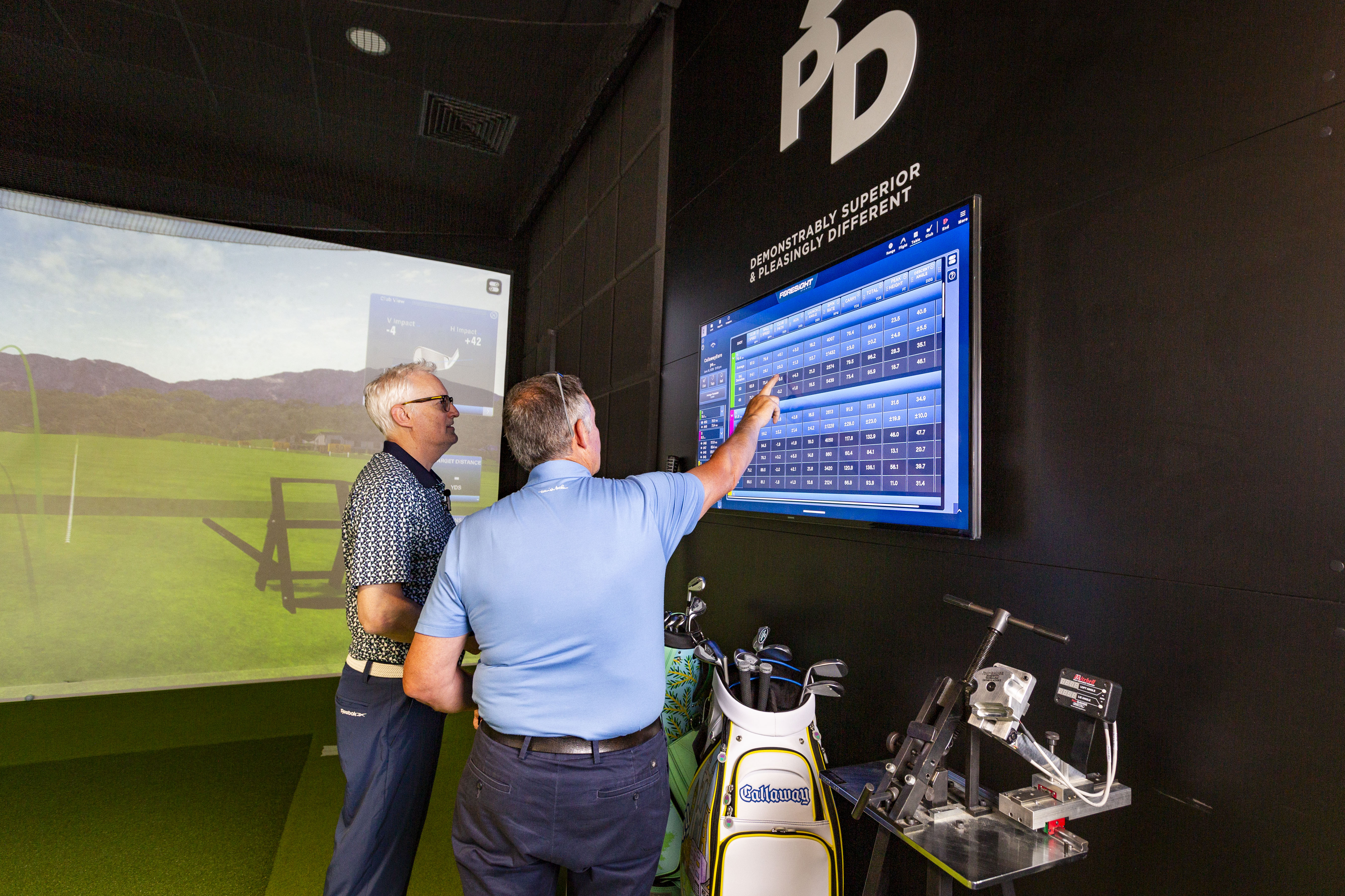 Callaway fitter Keith Simmonds shows Rob Spedding his data on a monitor