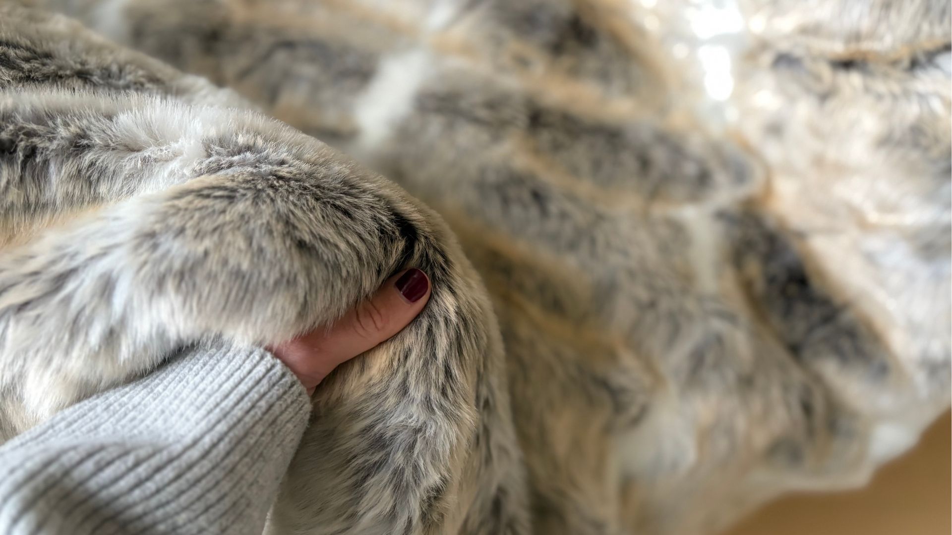 Testing the Hygge Days Luxury Faux Fur Warming Throw