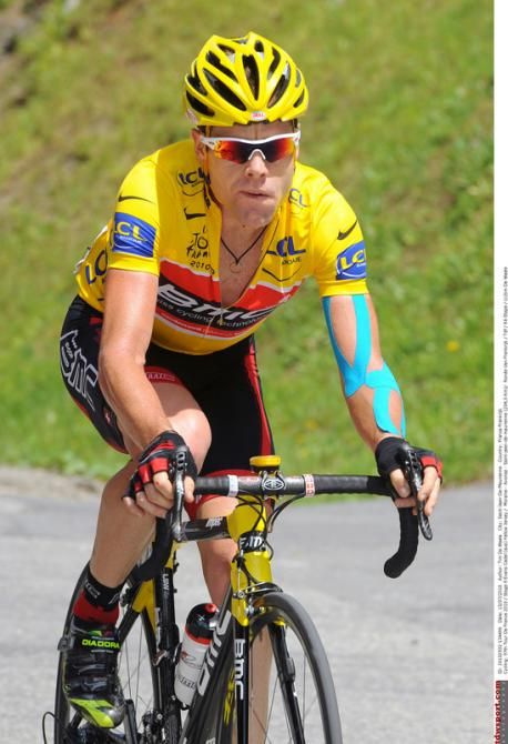 A crash in 2010 left Cadel Evans nursing a broken elbow but out of respect to the yellow jersey, he battled on