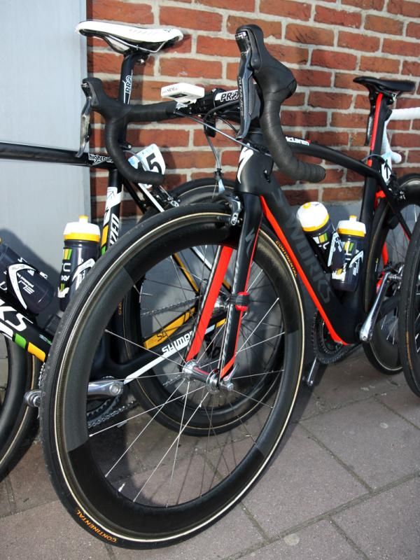 The front end of Mark Cavendish's (HTC-Highroad) Specialized McLaren Venge looks just plain angry.