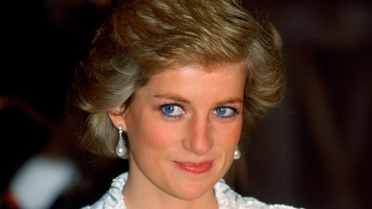 Princess Diana wearing blue eyeliner