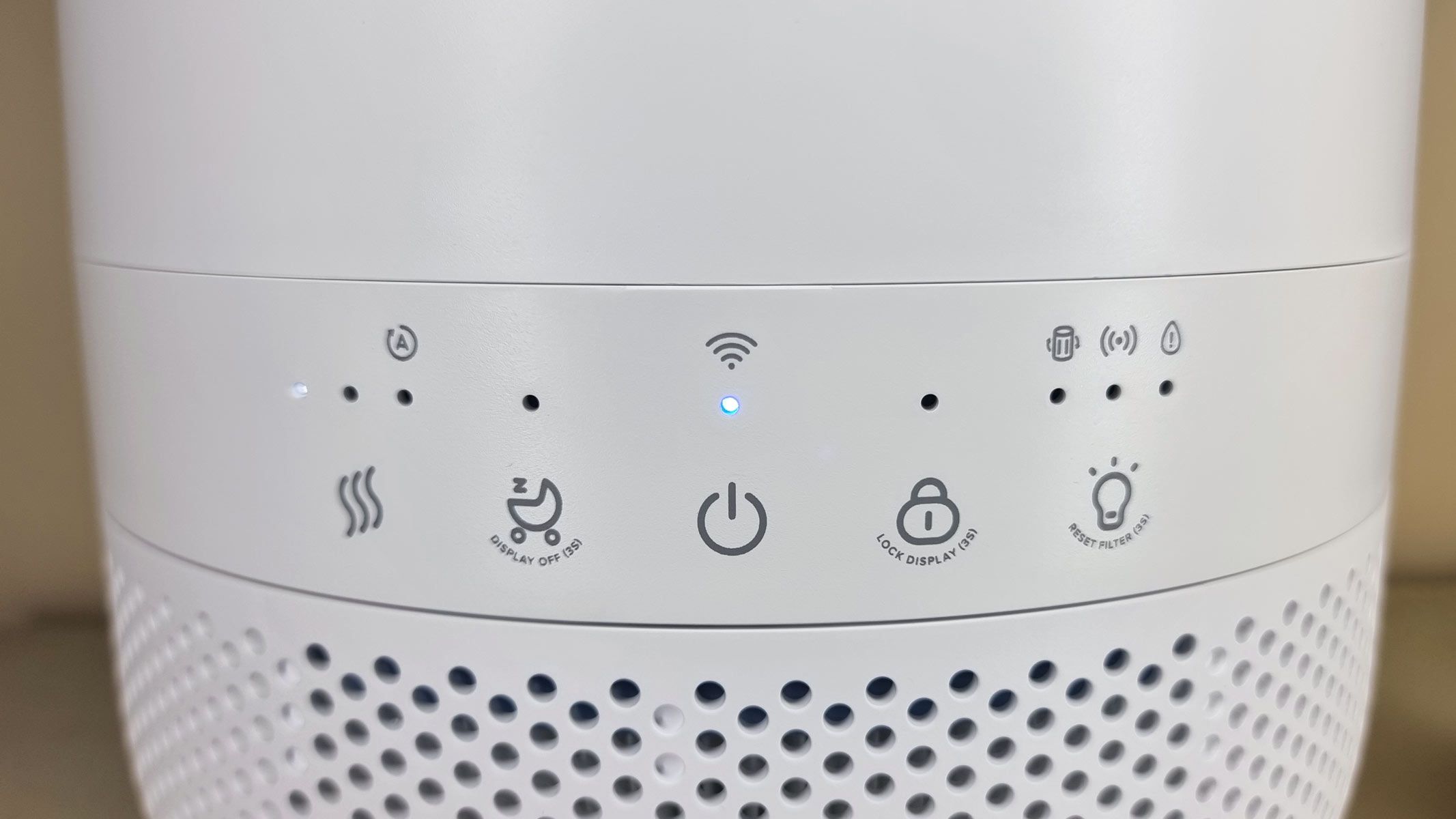 a close-up picture of the control buttons in the Levoit Sprout Evaporative Humidifier