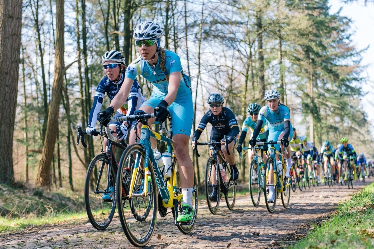 Arianna Fidanza (Astana Pro Team) on the cobbles