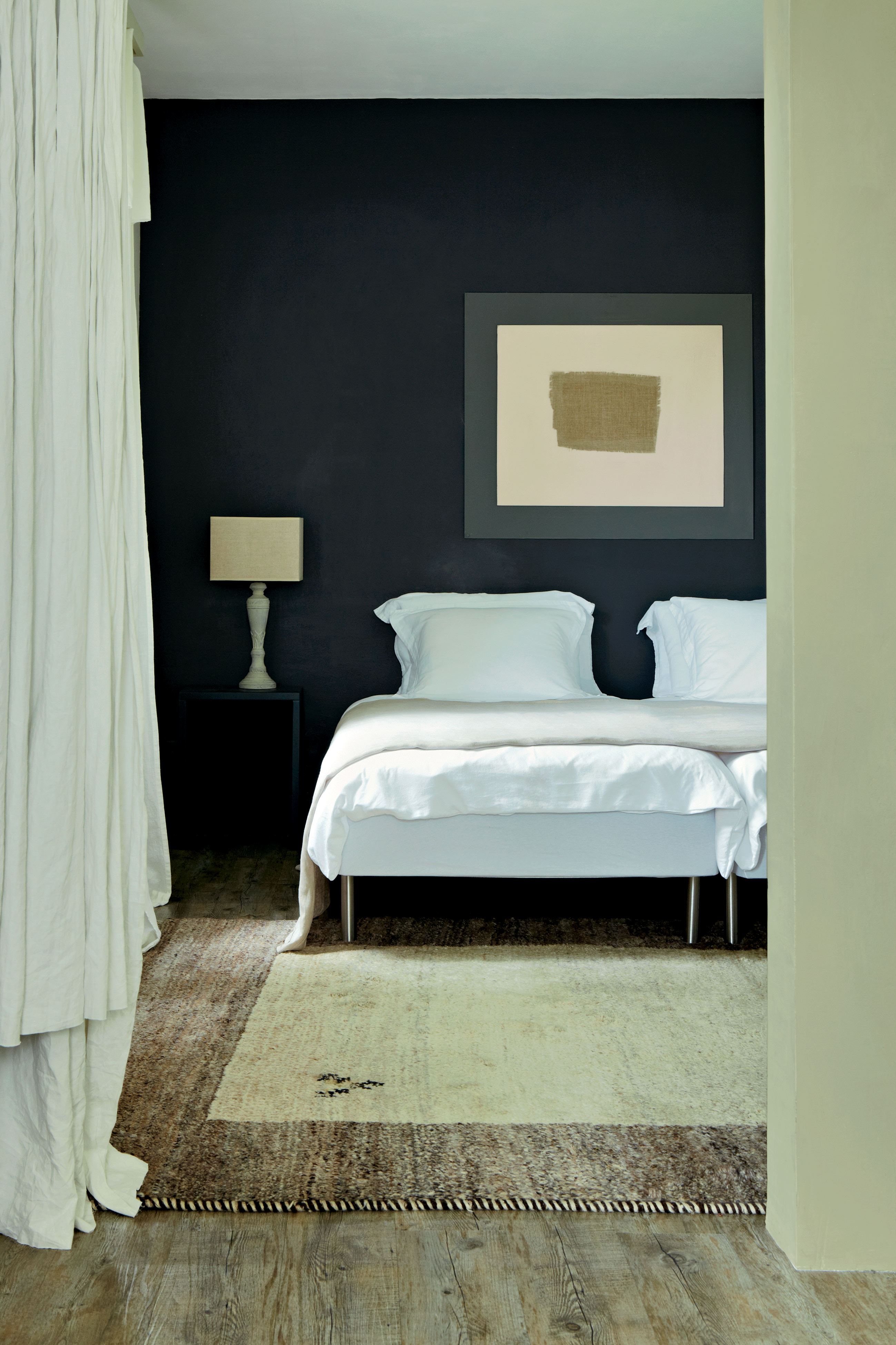 20 dark bedroom ideas for a cozy and stylish design   Livingetc  