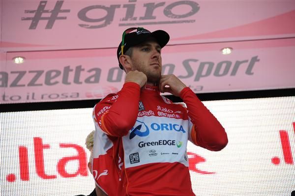 Despite a nasty crash on the final bend in stage 9, Matt Goss (Orica-GreenEdge) keeps the red points jersey