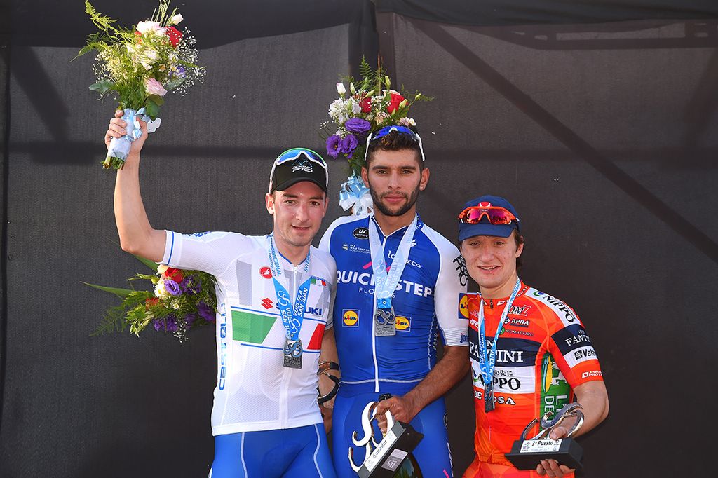 The stage 1 podium pose for the photographers