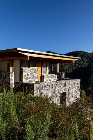 exterior of Brazil mountain retreat Bocaina-Paraty House