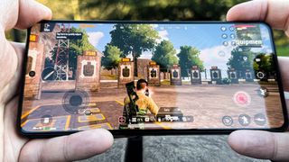 Asus ROG Phone 8 Pro playing PUBG