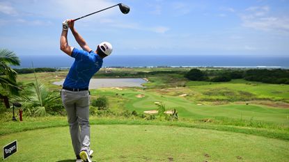 Laurie Canter takes a shot at the 2023 AfrAsia Bank Mauritius Open