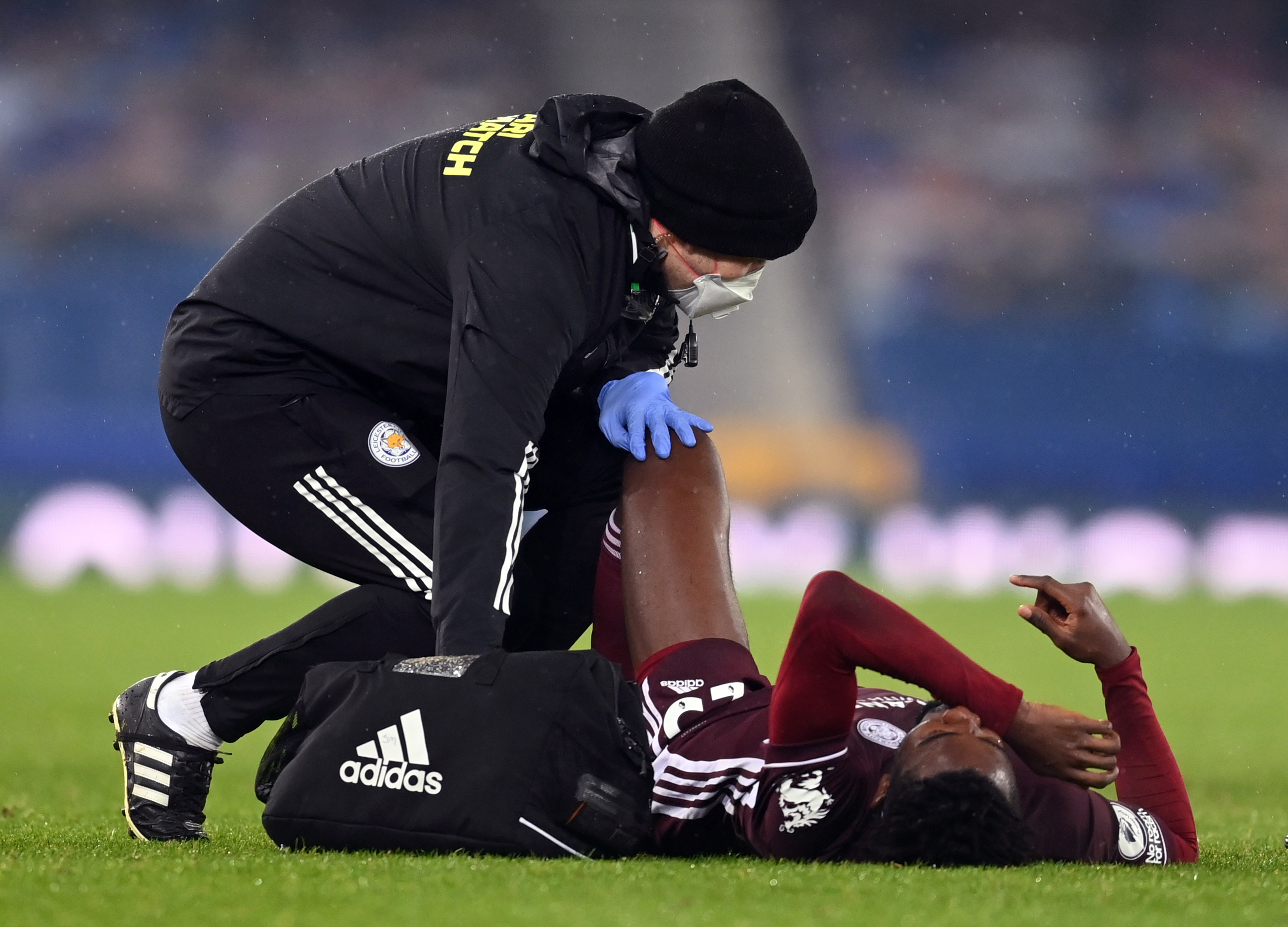 Wilfred Ndidi receives treatment for an injury
