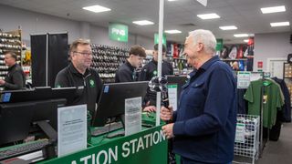 man at golfclubs4cash