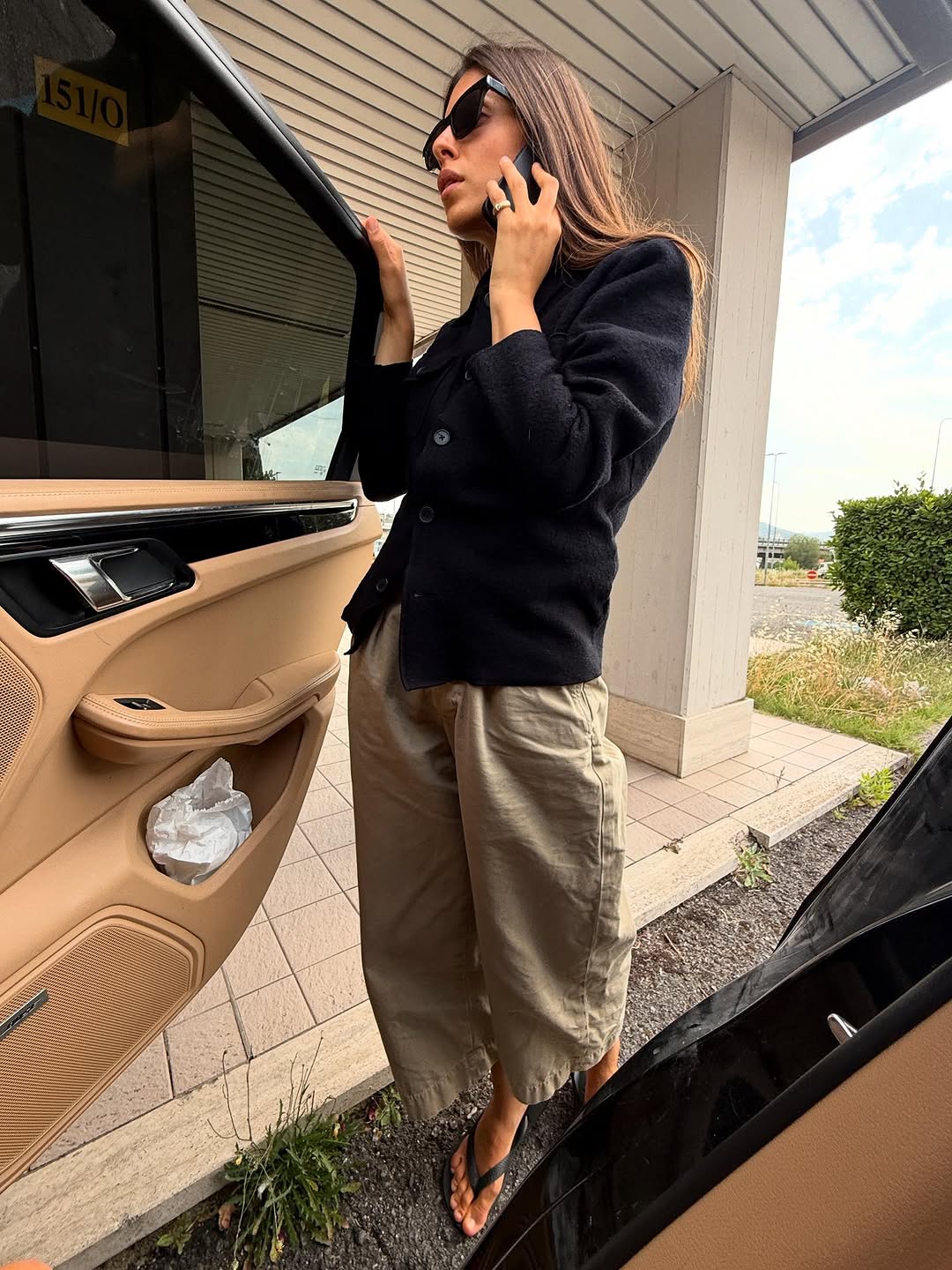Woman wearing khaki pants trend 2025.