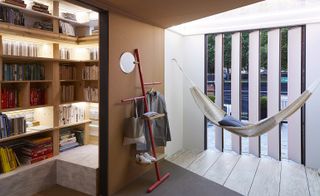 A micro-library offers insights in London, past, present and future, to read, share and discuss. The slatted wall of the living space allows the room to be opened or closed to the street