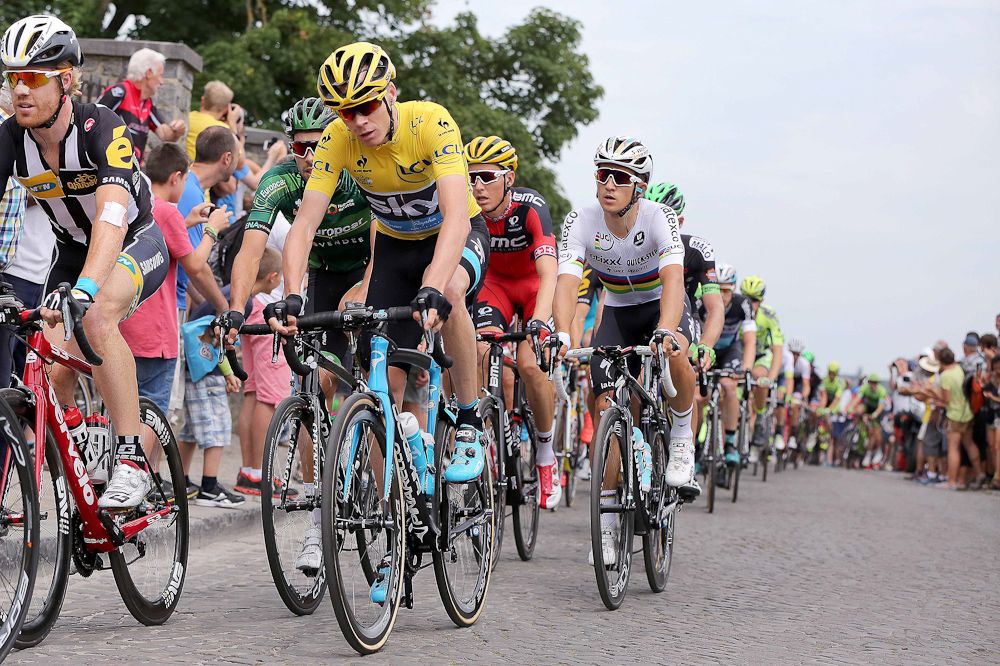 Chris Froome is followed by world champion Michal Kwiatkowski.