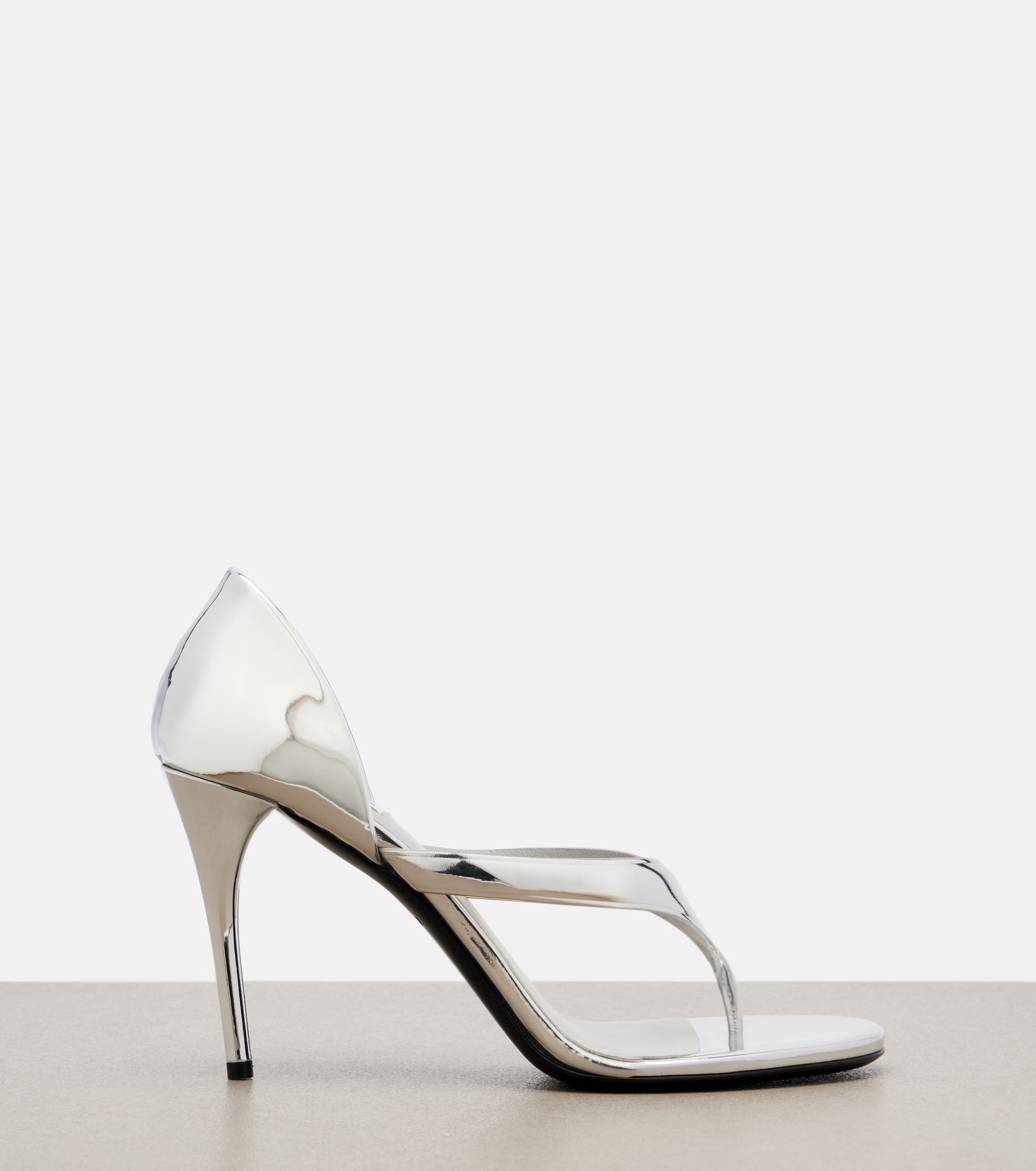 Ala&amp;iuml;a, Infradito Mirrored Leather TThong Sandals