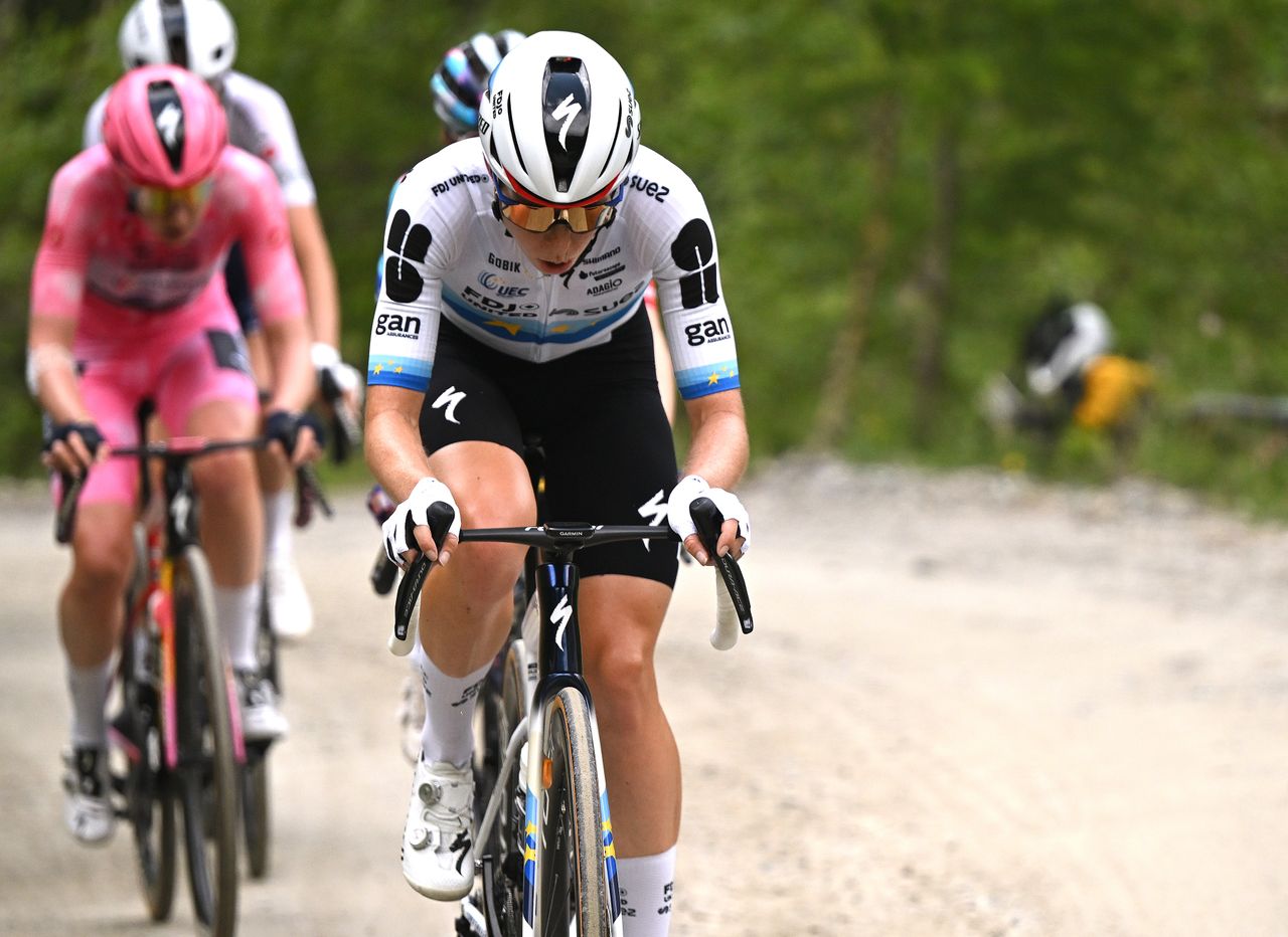  As it happened: It's as you were in Giro d'Italia Women overall after a huge battle on Colle delle Finestre in an avalanche shortened stage 8 