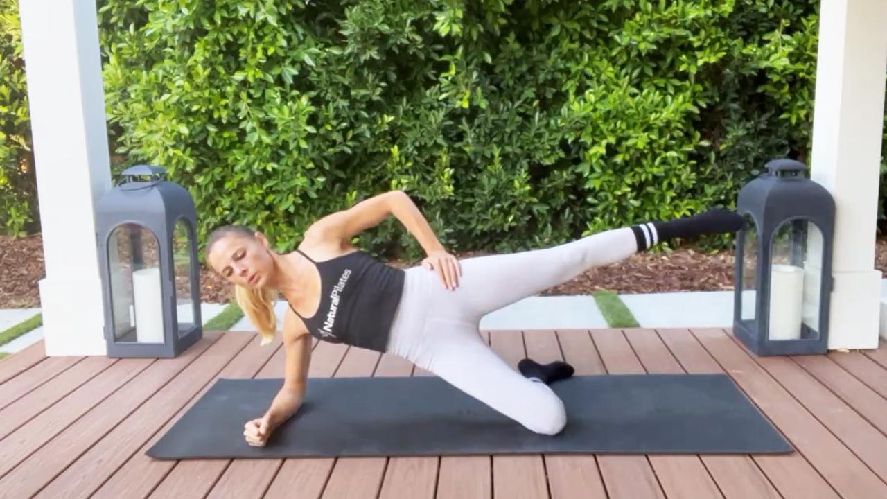 a photo of a woman doing a sie plank hip lift