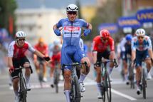 Tirreno-Adriatico stage 3 live - can the sprinters survive the hills?