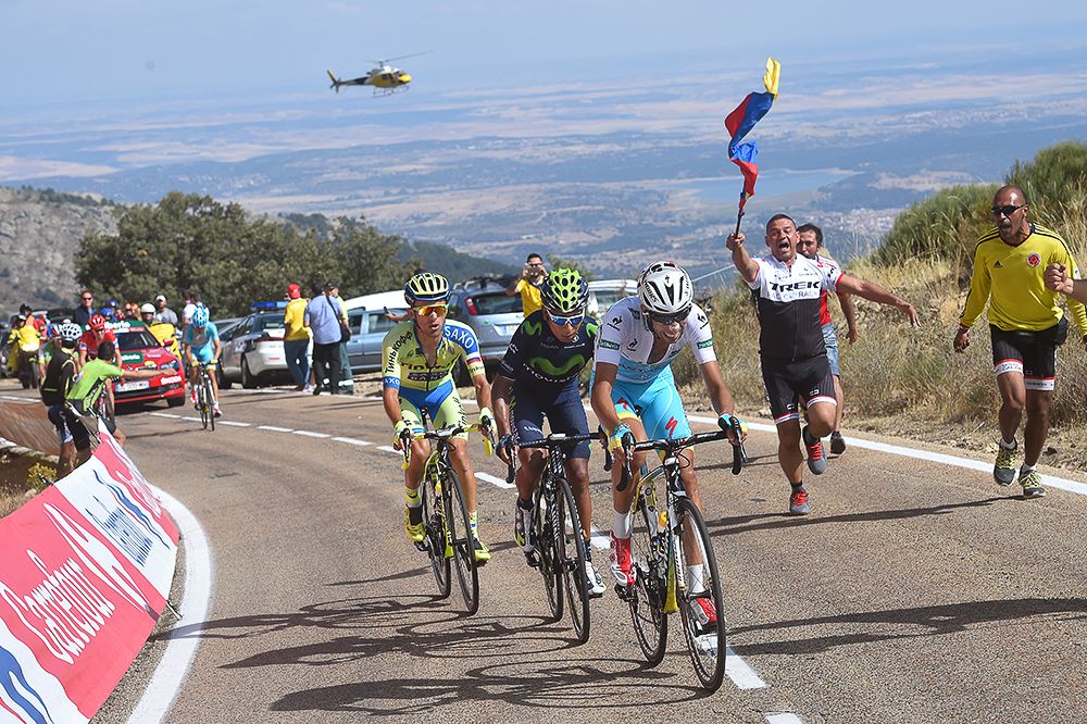Fabio Aru and Nairo Quintana distance Tom Dumoulin.