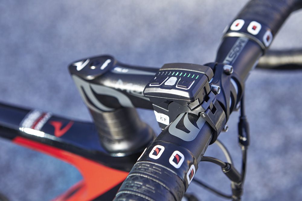 The Fazua motor is controlled by a LED bar on the handlebars