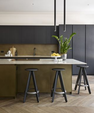 Kitchen with dark cabinets and metallic island