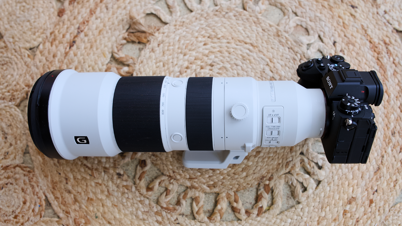 Sony FE 400-800mm F6.3-8 lens