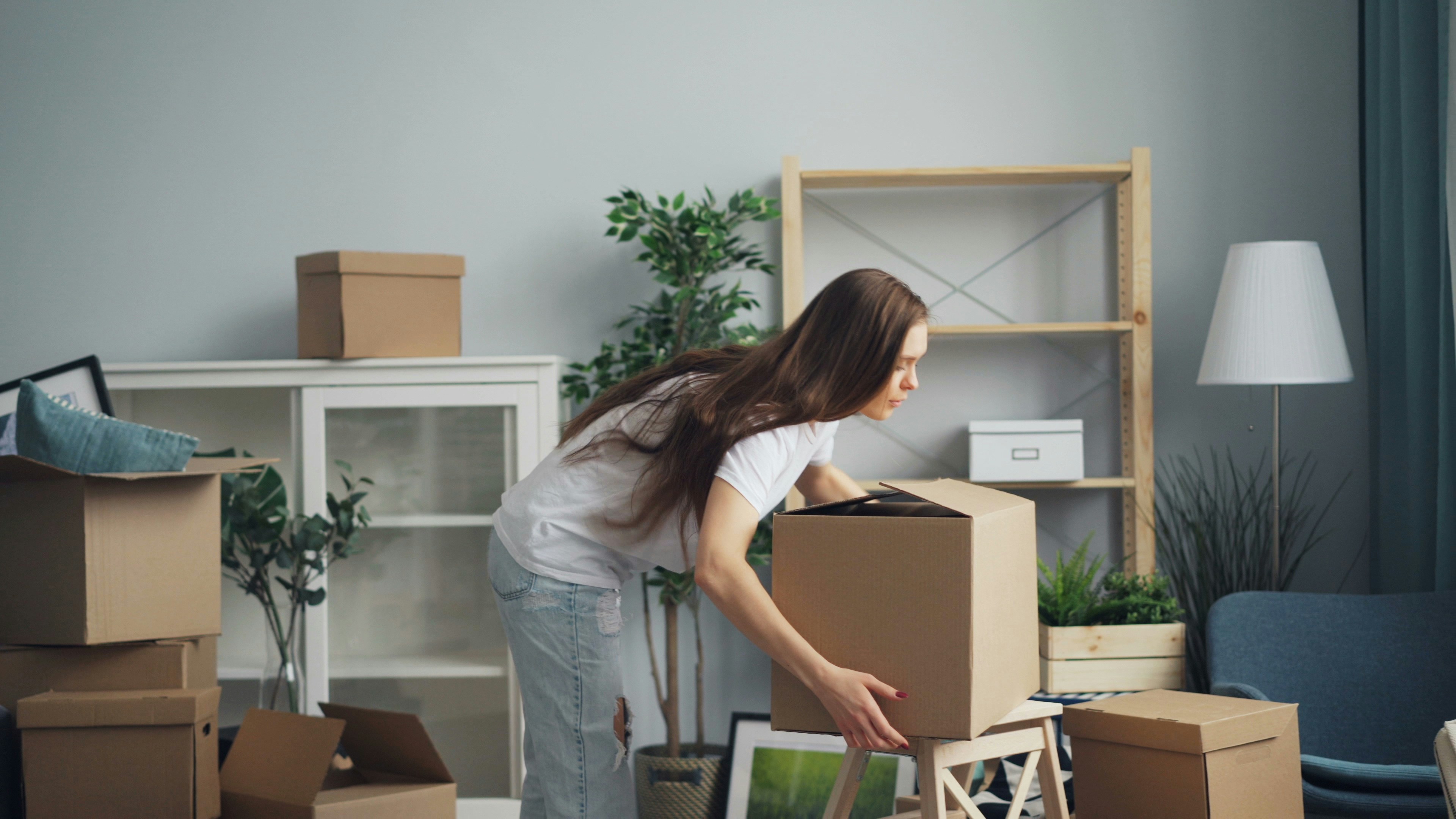 girl moving house