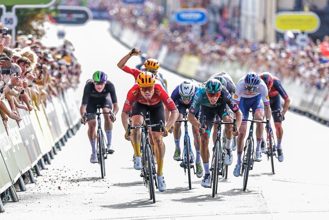 Il norvegese Tiller a segno nella penultima tappa del Giro della Gran Bretagna (foto SWPix) 