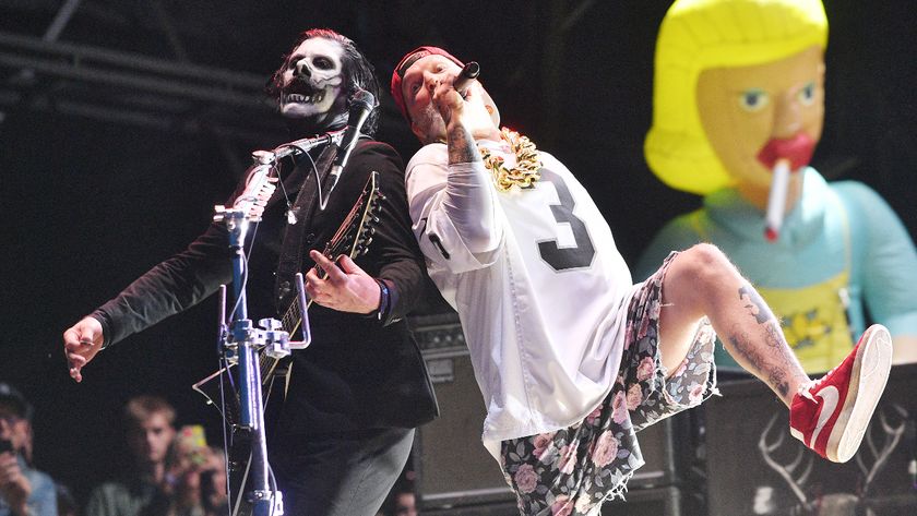 Fred Durst and Wes Borland on stage