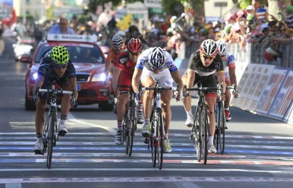 Sandy Caser (FJD) wins the sprint for second