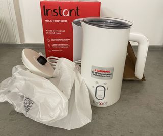 Instant milk frother unboxed