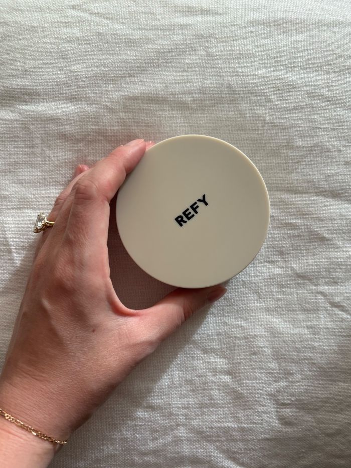 Deputy beauty editor Grace Lindsay holding the Refy Water Bronzer