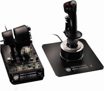 En produktbild p&amp;aring; en Thrustmaster Hotas Warthog som visas upp mot en vit bakgrund.