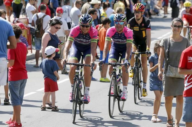 Filippo Pozzato rides towards the start.