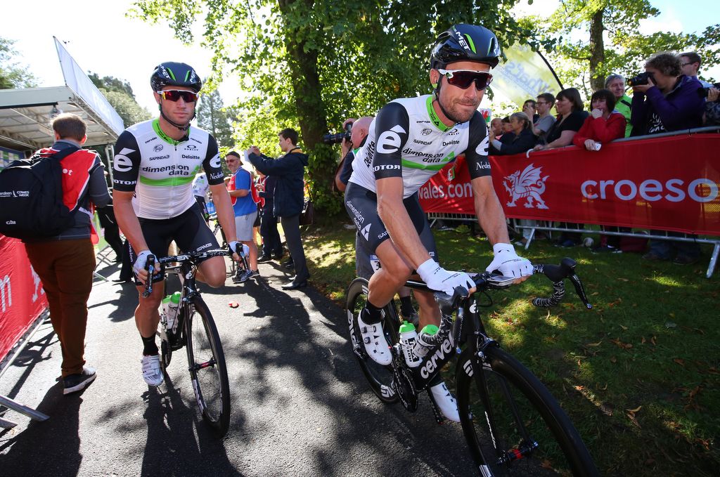 Mark Renshaw with Dimension Data teammate Bernhard Eisel