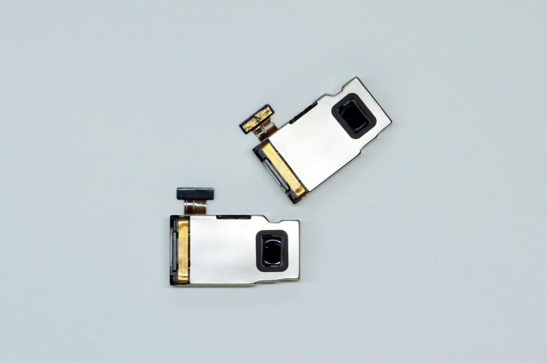 El módulo de cámara de teleobjetivo con zoom óptico recientemente revelado por LG Innotek.